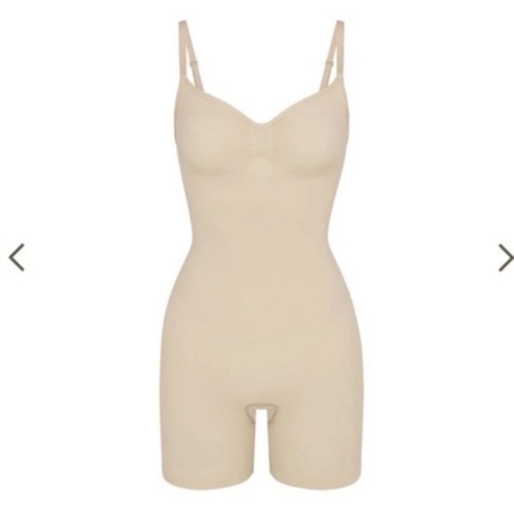 SKIMS bodysuit seamless sculpt mid thigh bodysuit sand 4XL